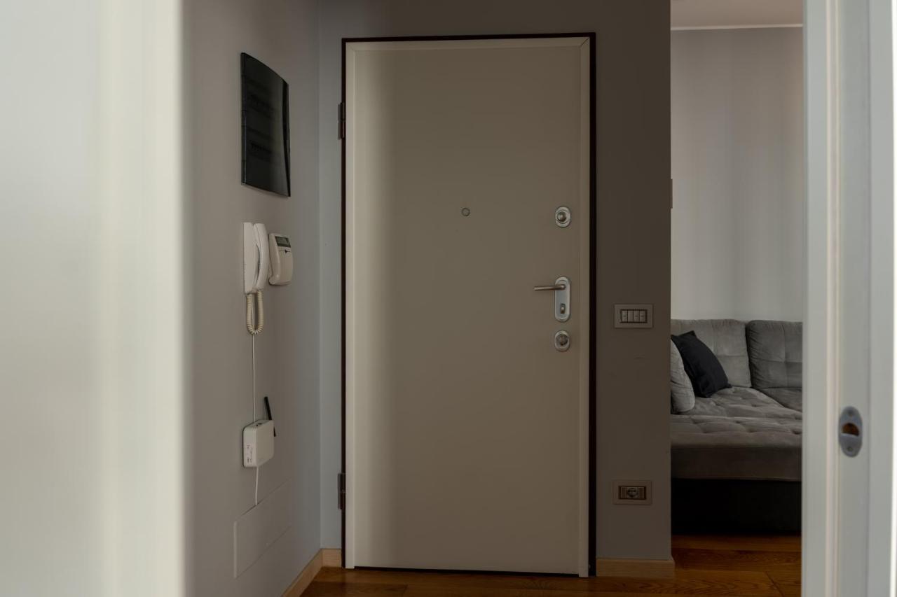 5 Min Duomo Luxury Home In Brera Design District Milano Esterno foto