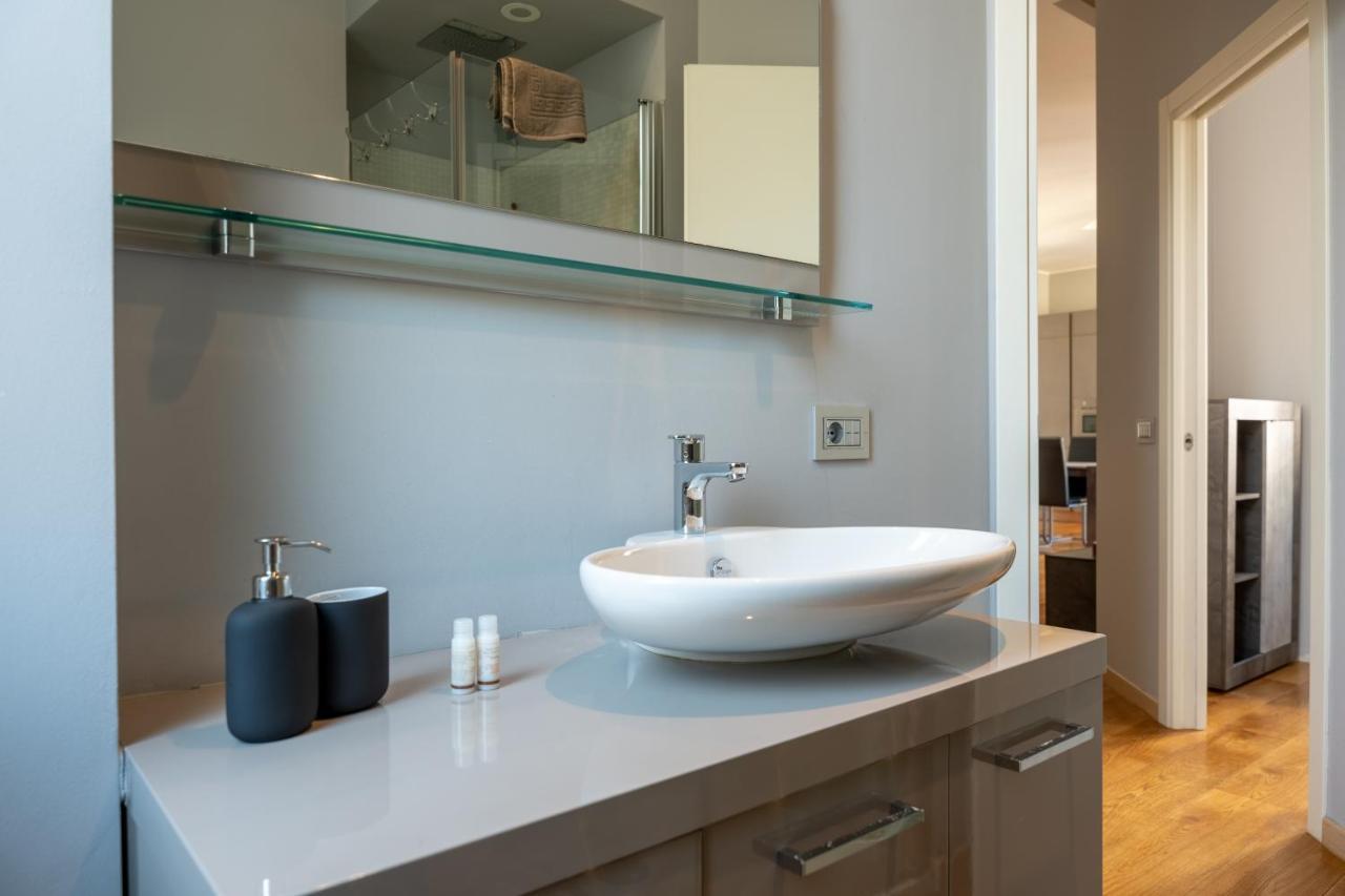 5 Min Duomo Luxury Home In Brera Design District Milano Esterno foto